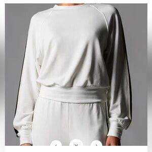 TaviLuxe Ease Crew Stripe Sweatshirt. Soft. Raglan. Comfy. Athleisure. EUC. Med